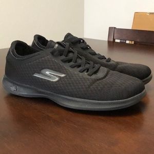 Skechers Size 10 Black Go Step Sneakers